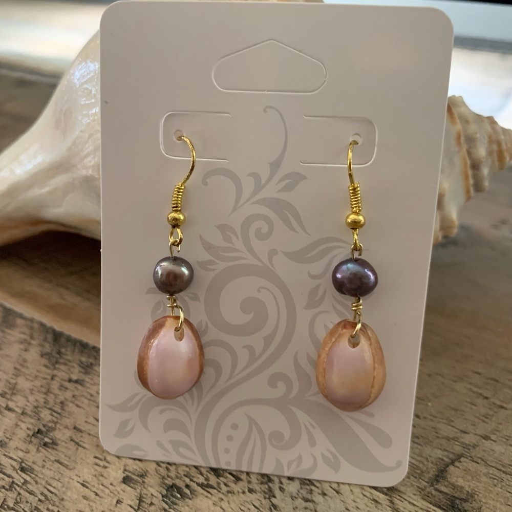 Hawaiian cowry shells and freshwater Pearl earrings